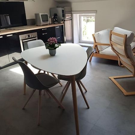 Petite Maison Type Loft En Plein Bourg D'Ambazac Exteriör bild