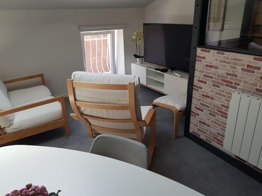 Petite Maison Type Loft En Plein Bourg D'Ambazac Exteriör bild