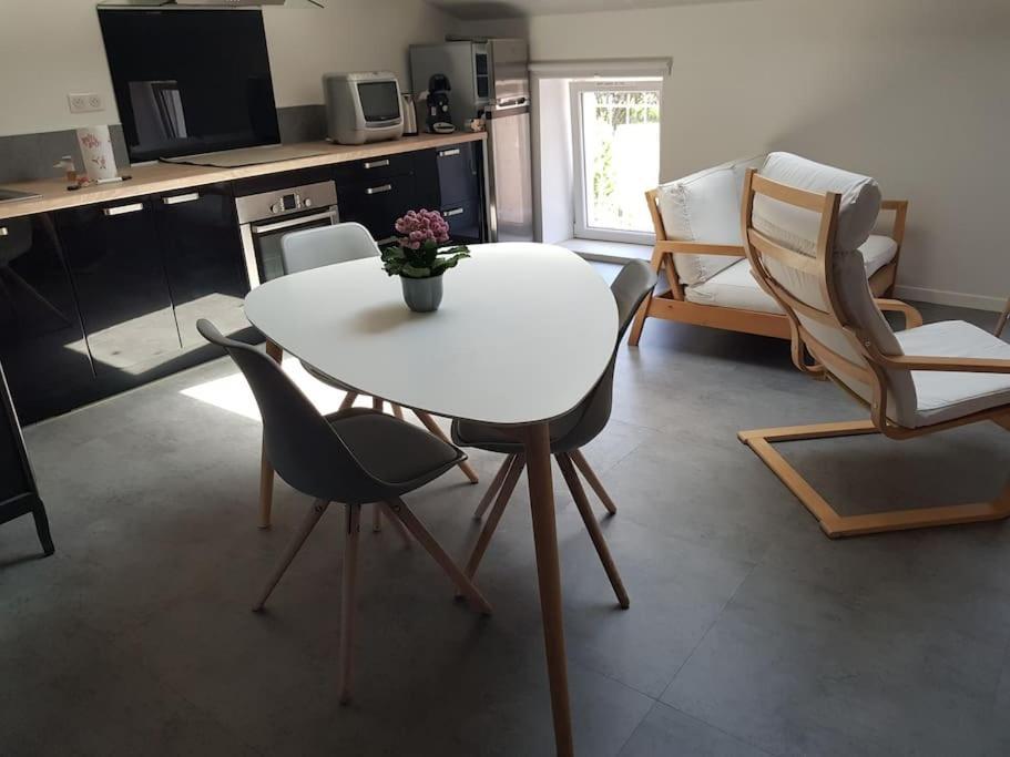 Petite Maison Type Loft En Plein Bourg D'Ambazac Exteriör bild